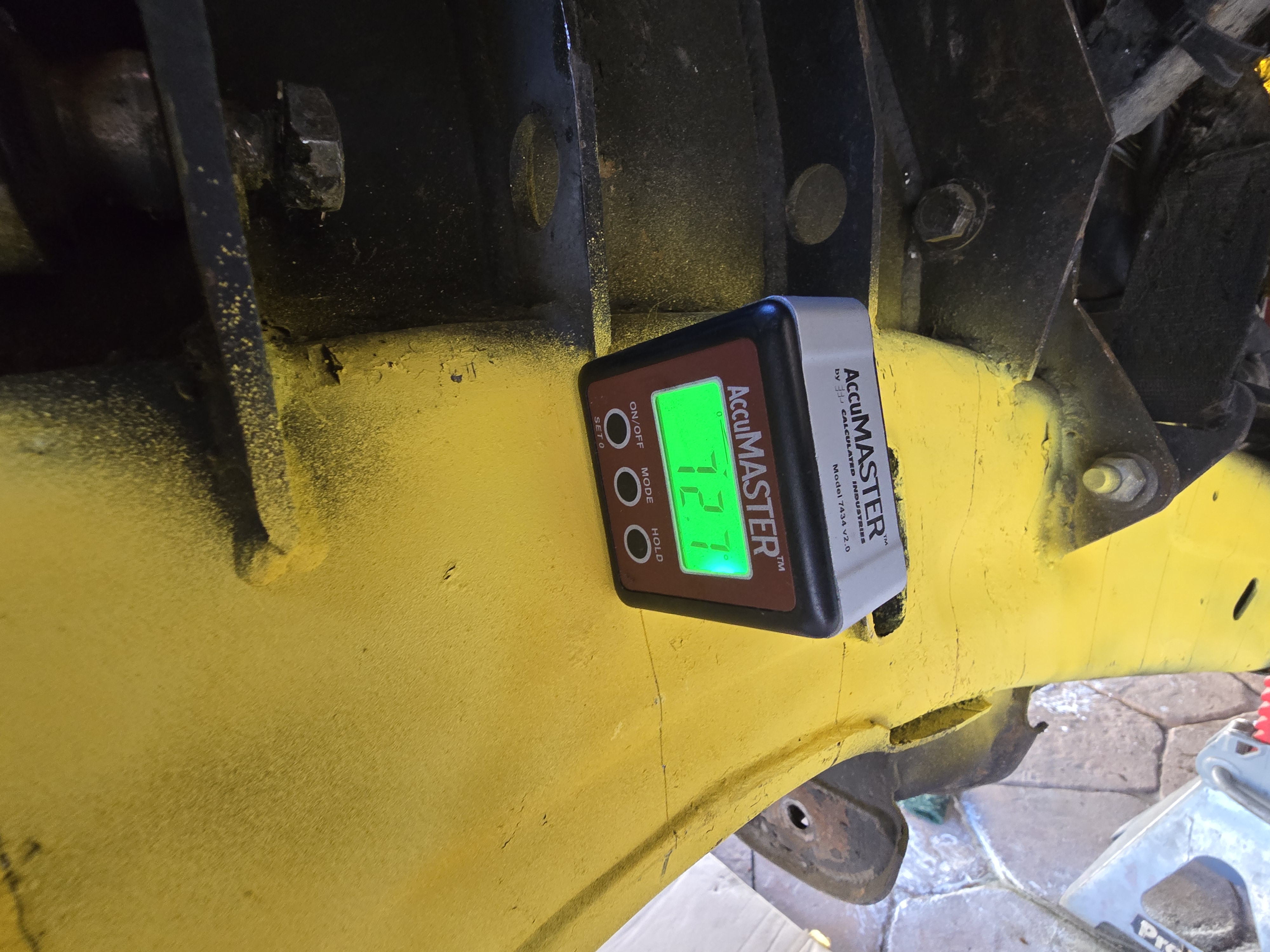 Digital protractor reading at the peak twist station
